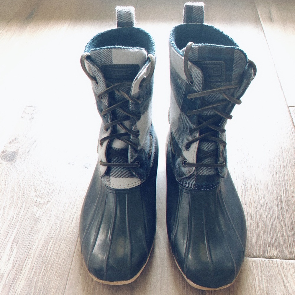 Sperry Top Sider lace up rain boots